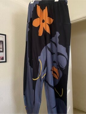 Wide-Leg Floral Graphic Pants in Black & Gray